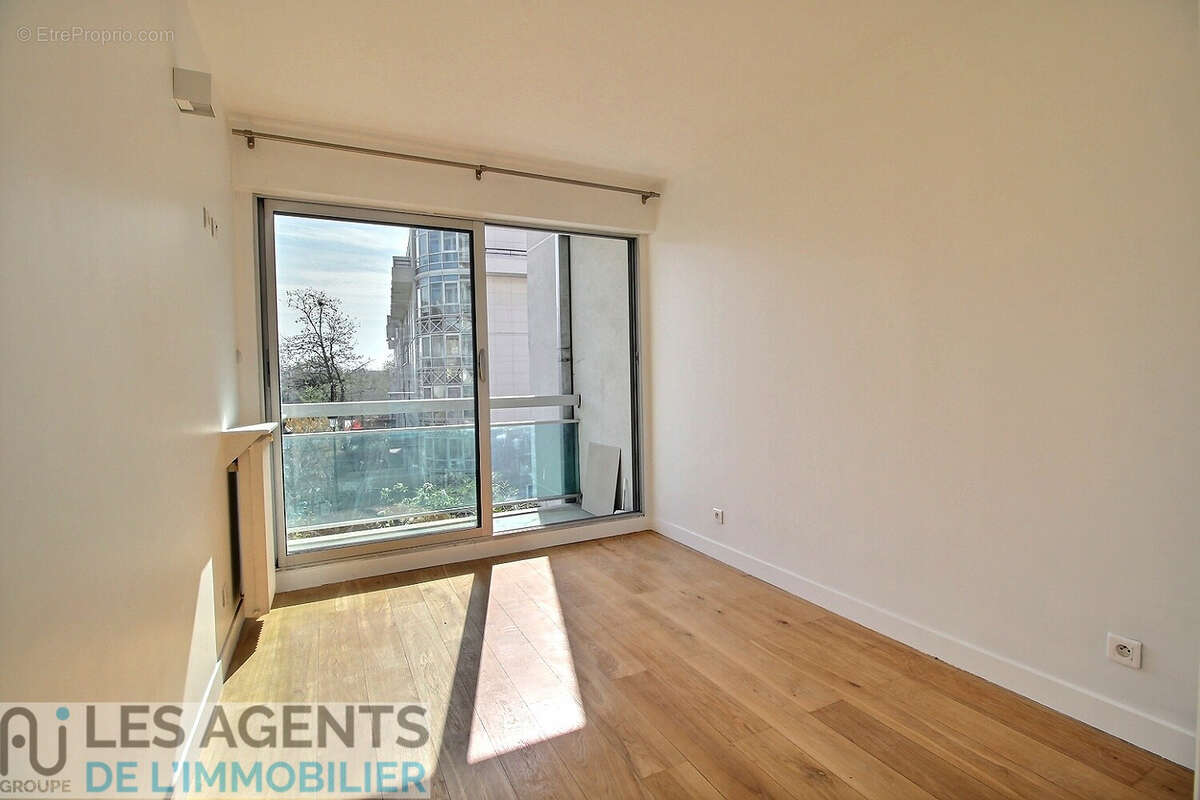 Vieux Puteaux ! Magnifique 3P avec balcons, cave et parking - photo 3