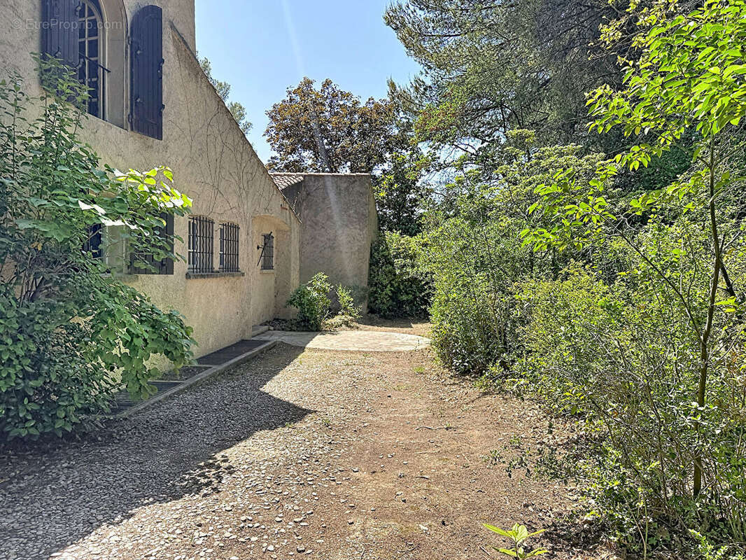 Maison Aix En Provence 7 pièce(s) 165 m2 sur une parcelle de 2500 m2 - photo 3