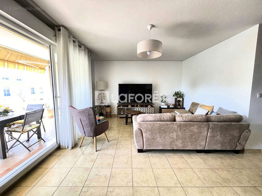 Appartement à SAINT-LAURENT-DU-VAR