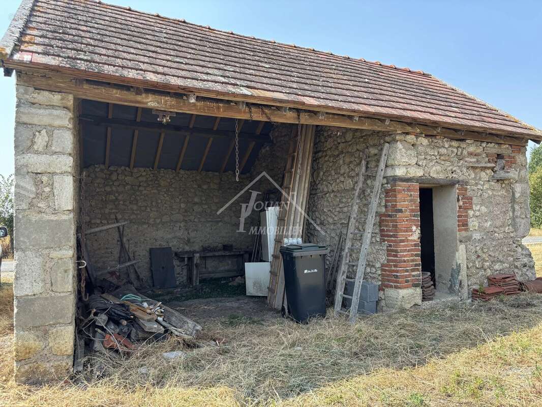 Corps de ferme à rénover avec 14710 m² de terrain - photo 9