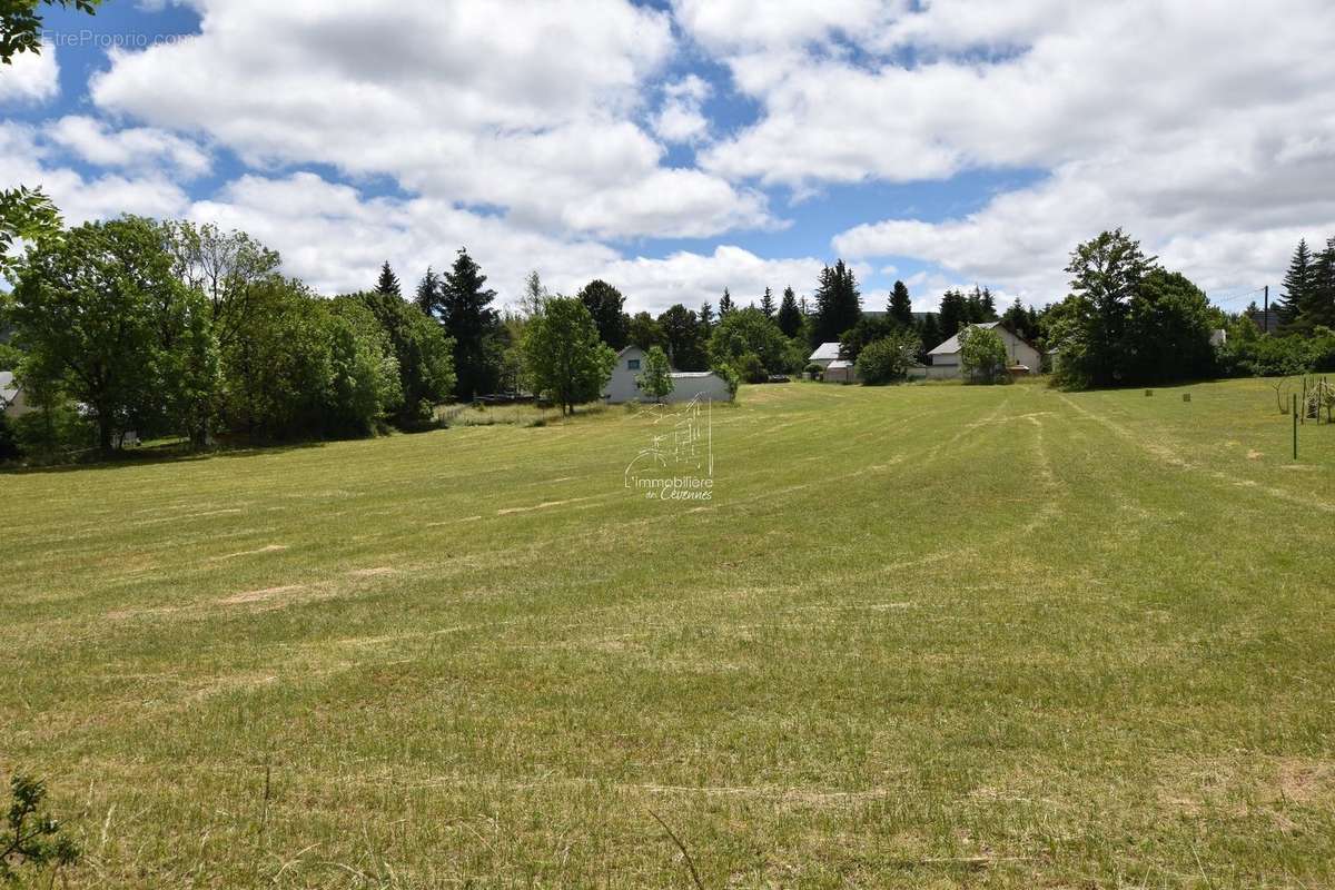 Terrain à SAINT-SAUVEUR-CAMPRIEU