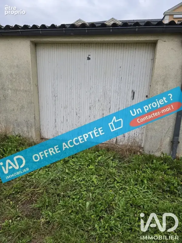 Photo 1 - Parking à CONCHES-EN-OUCHE