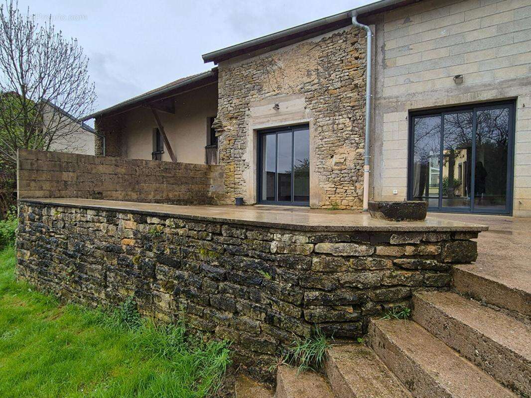 Maison à CHARGEY-LES-PORT