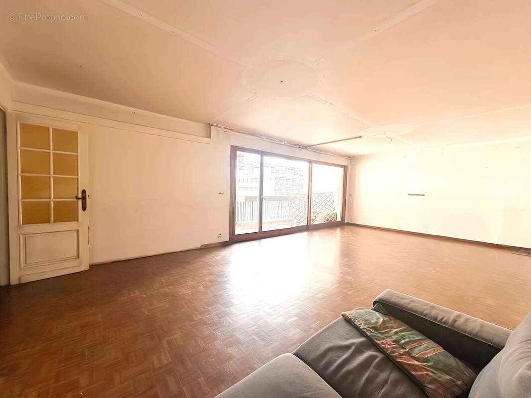 Appartement à MARSEILLE-6E