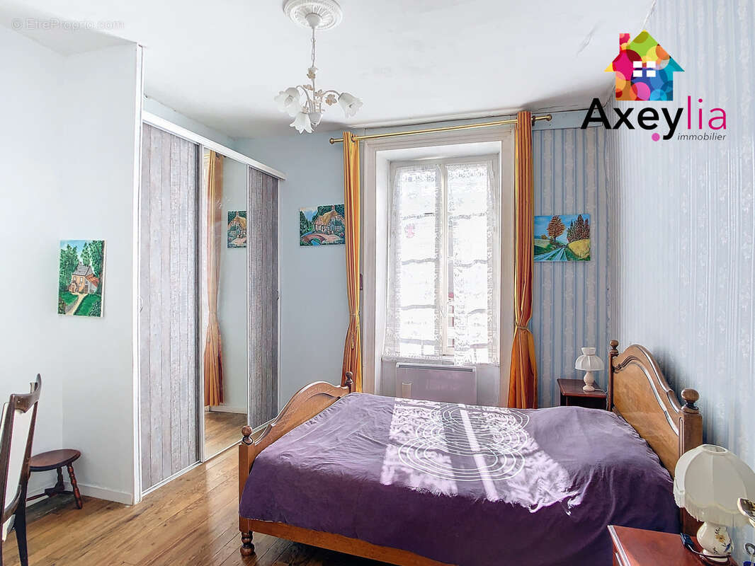 Maison à LA PACAUDIERE