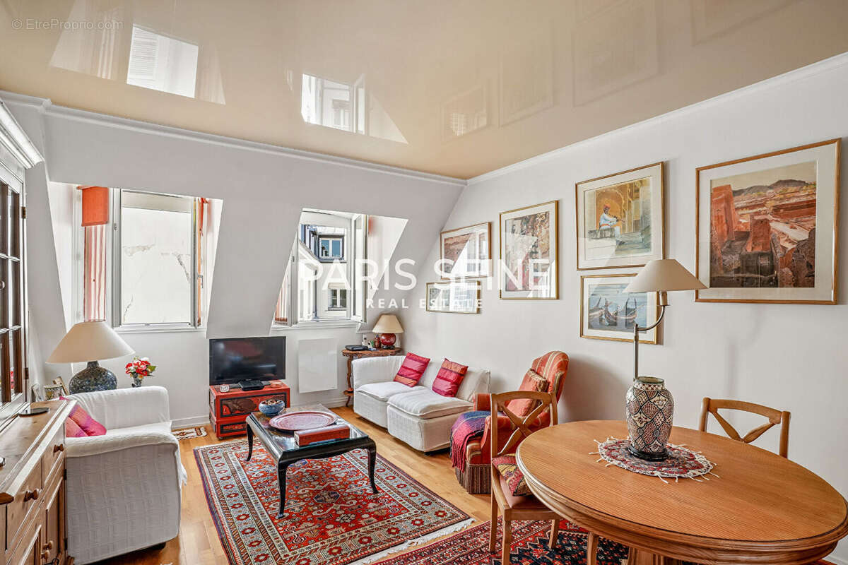 Appartement à PARIS-1E