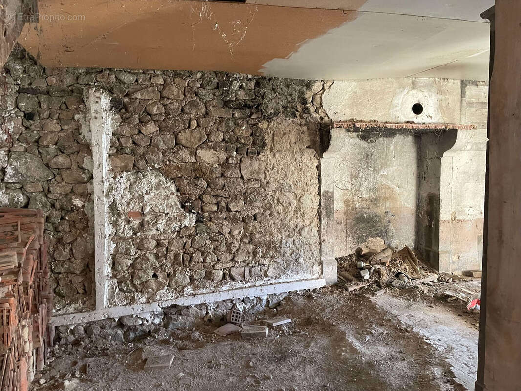 Maison à LE MAYET-DE-MONTAGNE