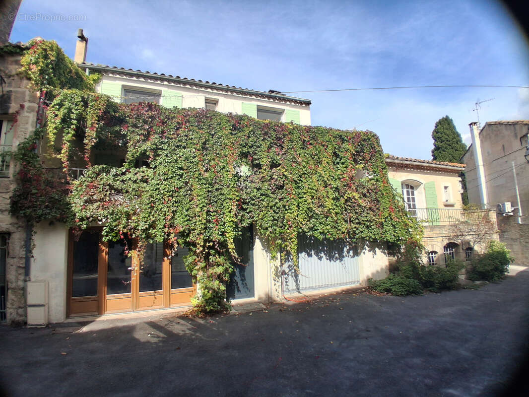 Maison à FONTVIEILLE