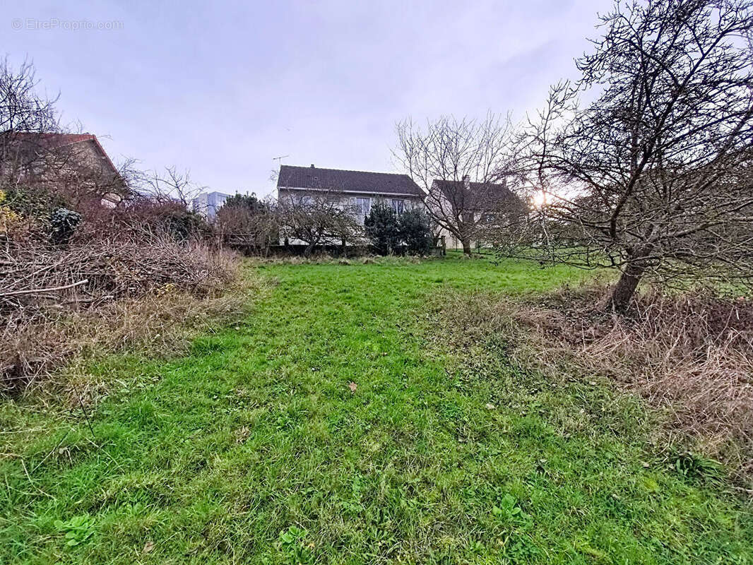 Terrain à LIMEIL-BREVANNES