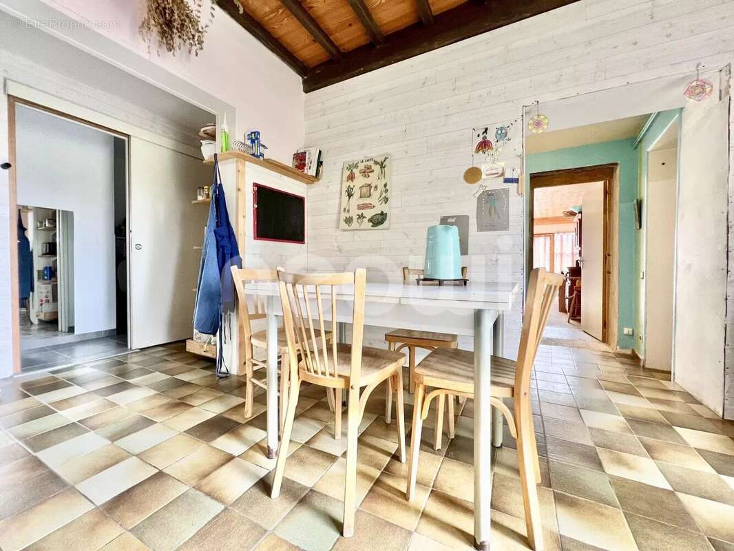 Maison à SAINT-CLEMENT-DE-REGNAT