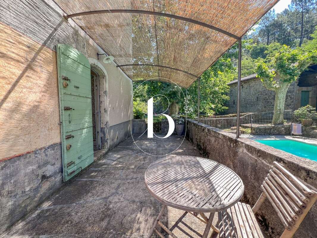 Maison 330 m² à Vinezac  - photo 16