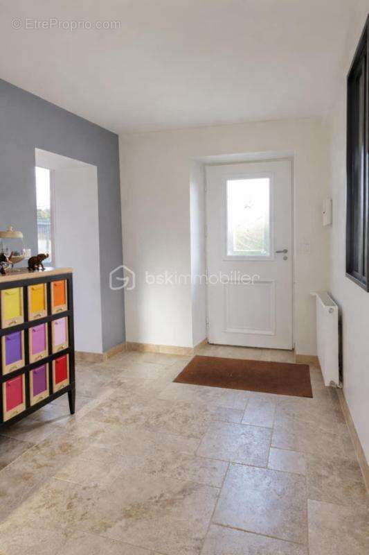 A vendre - Maison du 17éme siècle entièrement rénovée de 217 m2 - photo 4