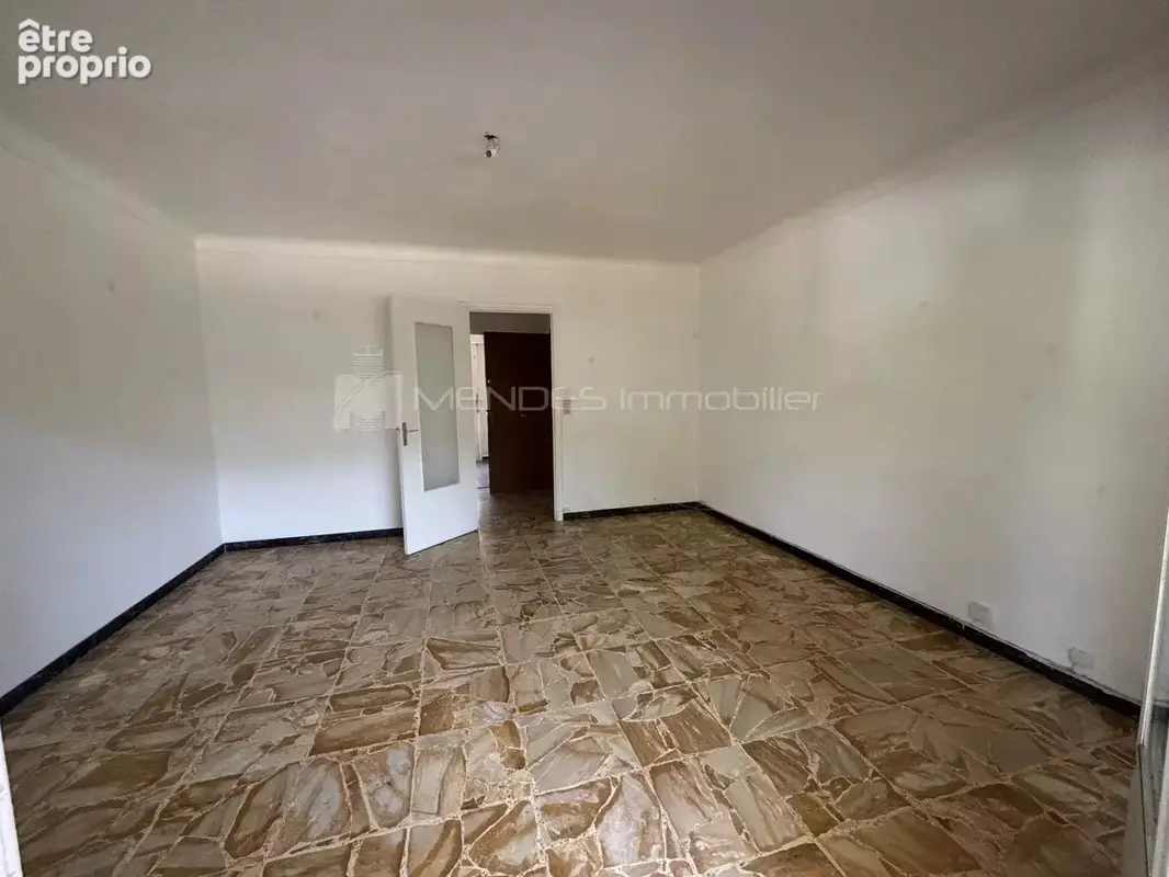 À vendre appartement trois pièces à contes - photo 2
