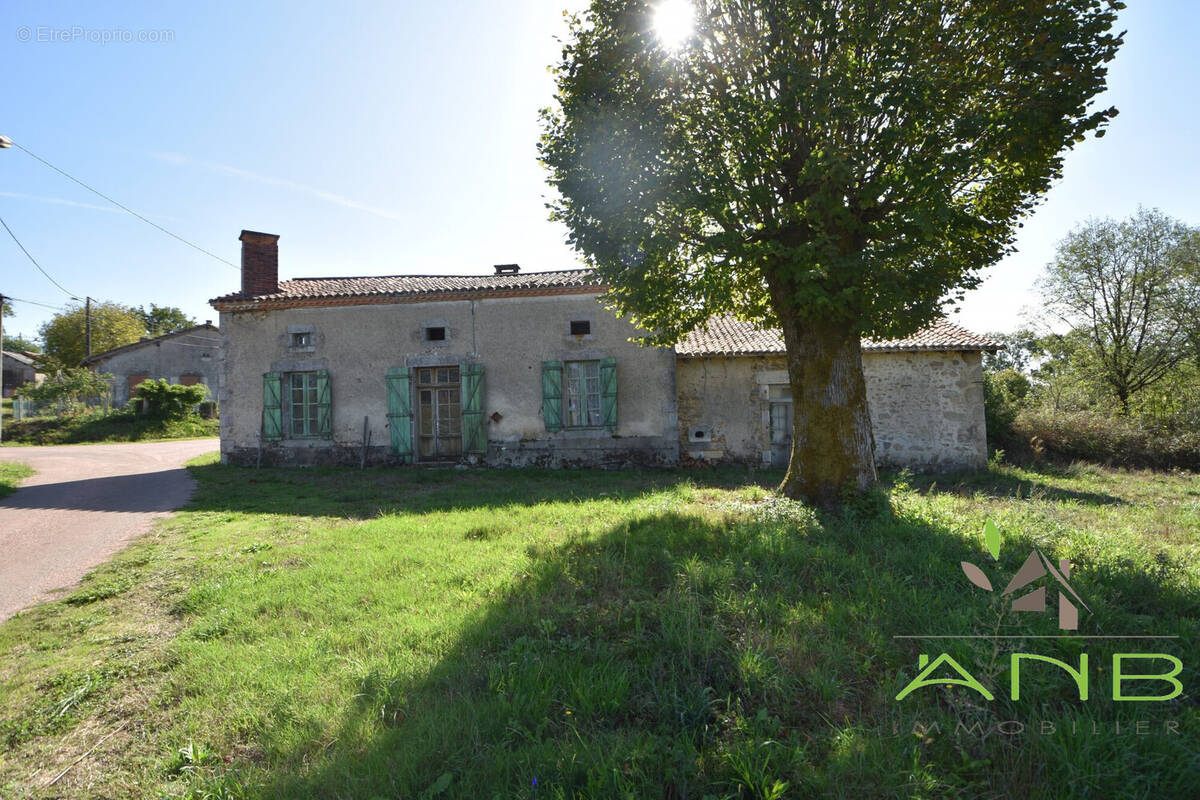 Maison à BUSSIERE-BADIL