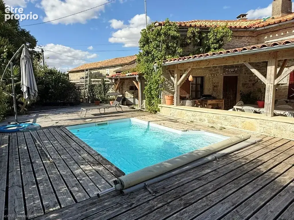Maison en Pierre Avec Sa Piscine Chauffée et Dépendances Sur 4676m² - photo 39