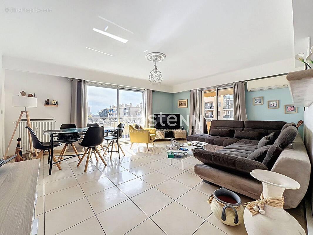 Appartement à VALLAURIS