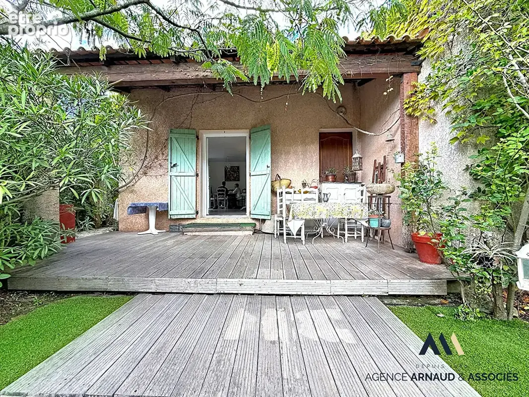 Maison de plain-pied avec piscine, grand jardin arboré et beau potentiel - photo 13