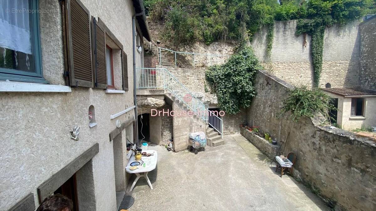 Maison à FOLLAINVILLE-DENNEMONT