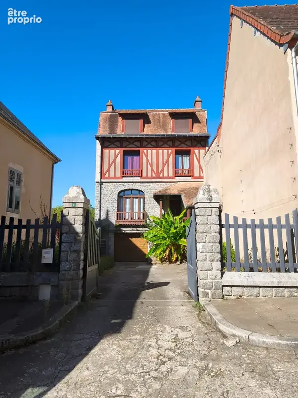Maison à LA CELLE-DUNOISE