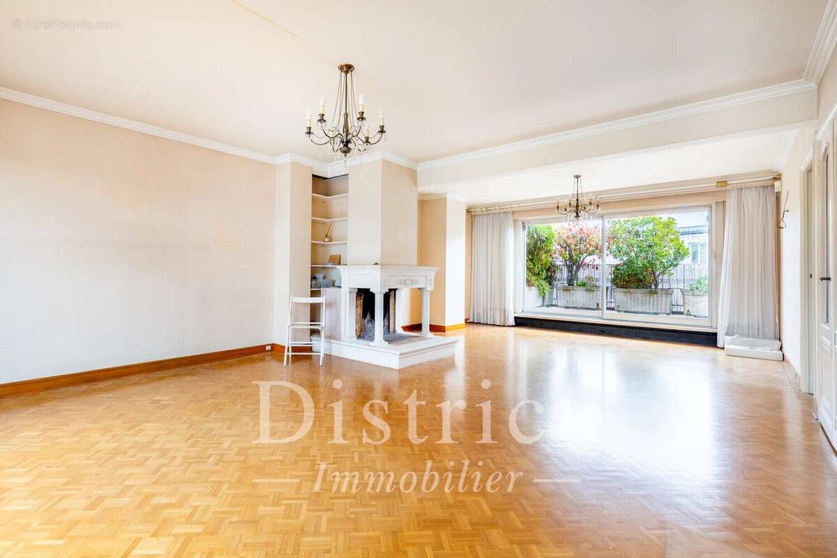Appartement à PARIS-15E