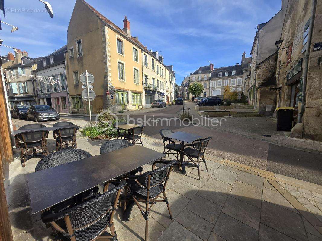Commerce à LA CHARITE-SUR-LOIRE