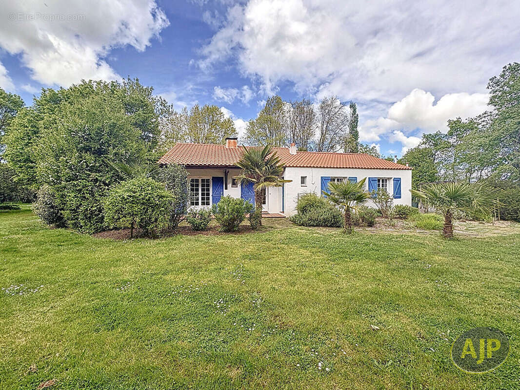 Maison à BOIS-DE-CENE