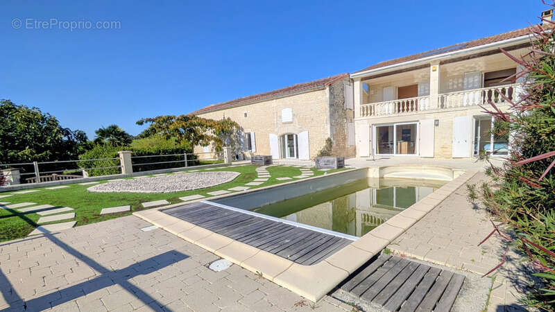 Maison à LIGNIERES-SONNEVILLE