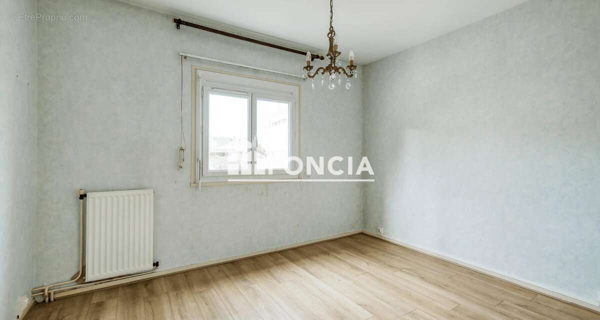 Appartement à AVRILLE