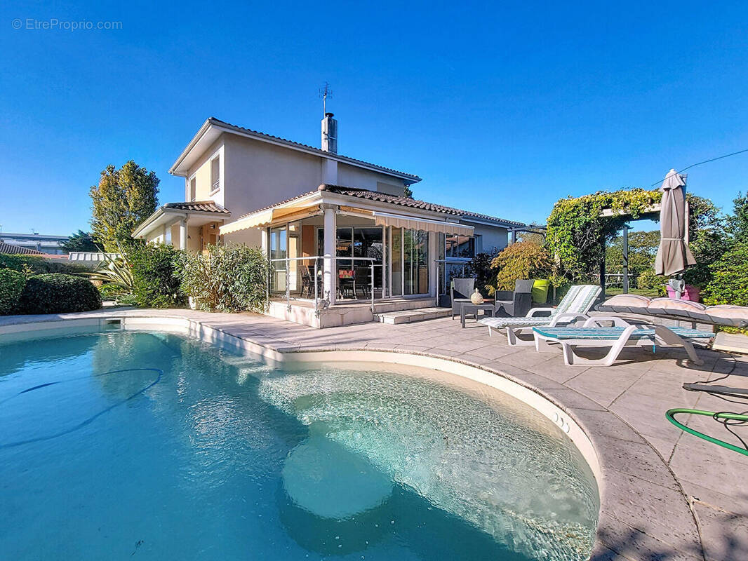 Maison à PAREMPUYRE