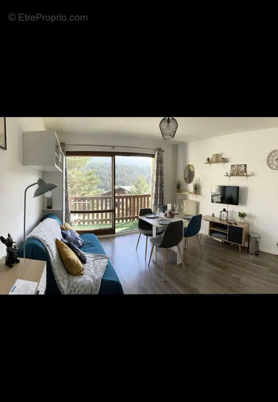 Appartement à GREOLIERES