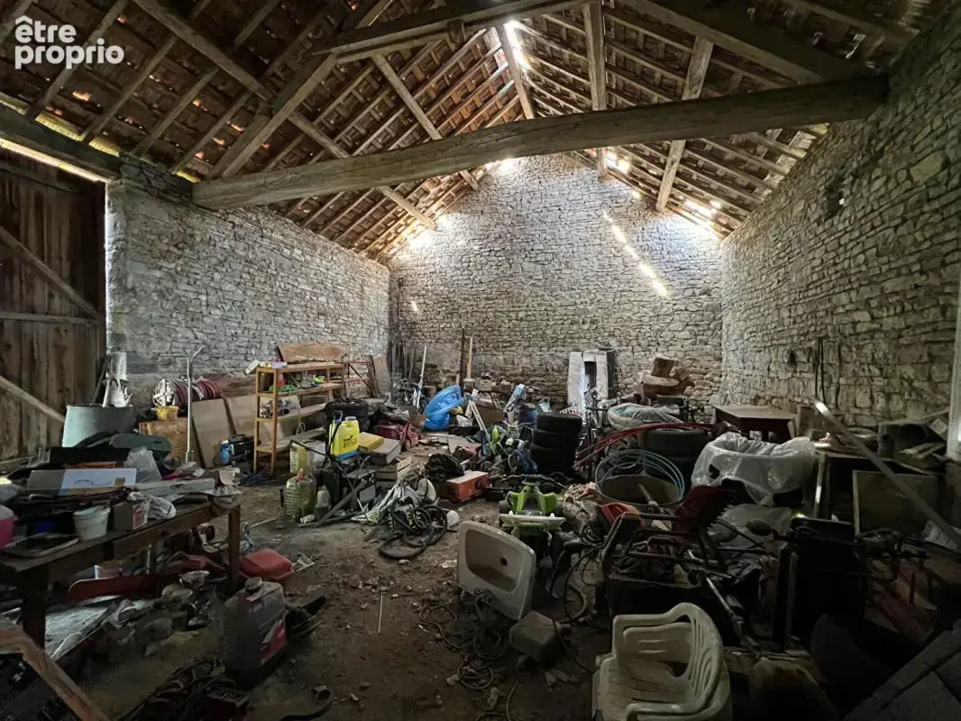 Corps de ferme avec grange et jardin clos -165 m² - Aubiat - Fort potentiel - photo 17