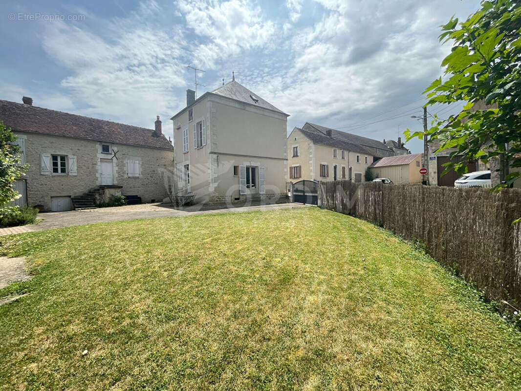 Maison à AUXERRE