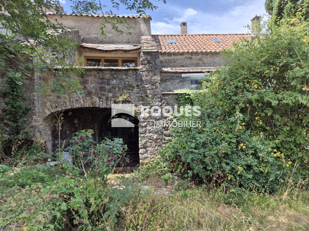 A VENDRE, 15 minutes LE CAYLAR, sur le plateau du Larzac, maison de caractére à rénover avec dépendance et jar - photo 2