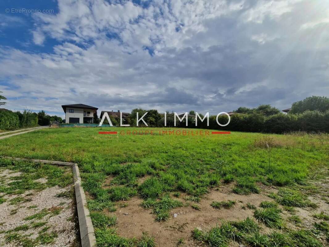 Terrain à MESSERY