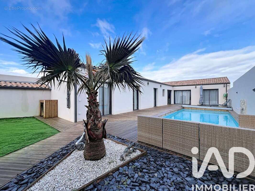 Photo 2 - Maison à CHARRON