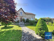 Maison à D'HUISON-LONGUEVILLE