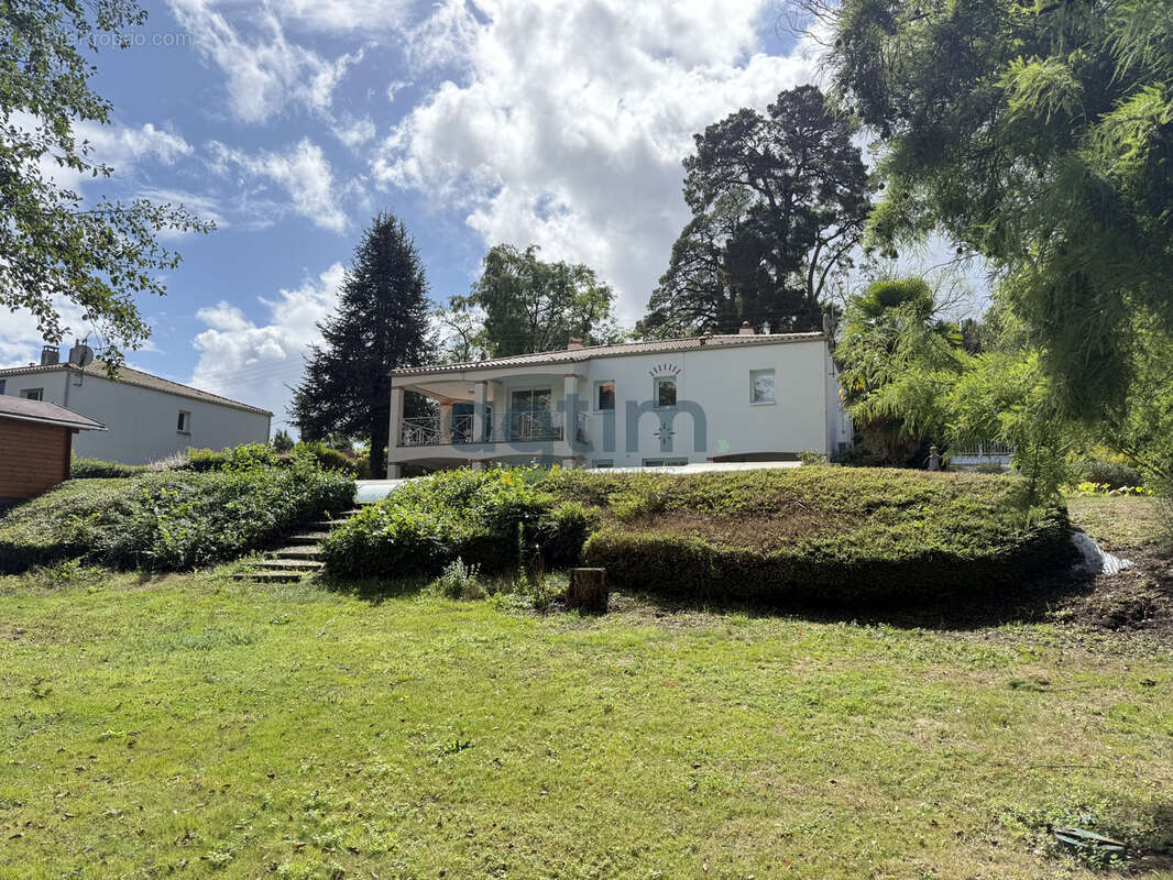 Maison à MONTAIGU