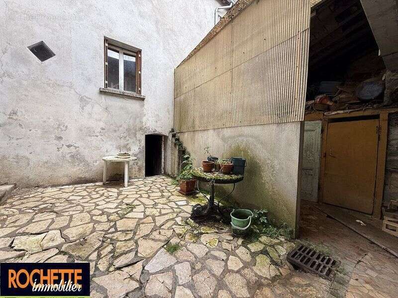 Maison à SAINTE-COLOMBE-SUR-GAND