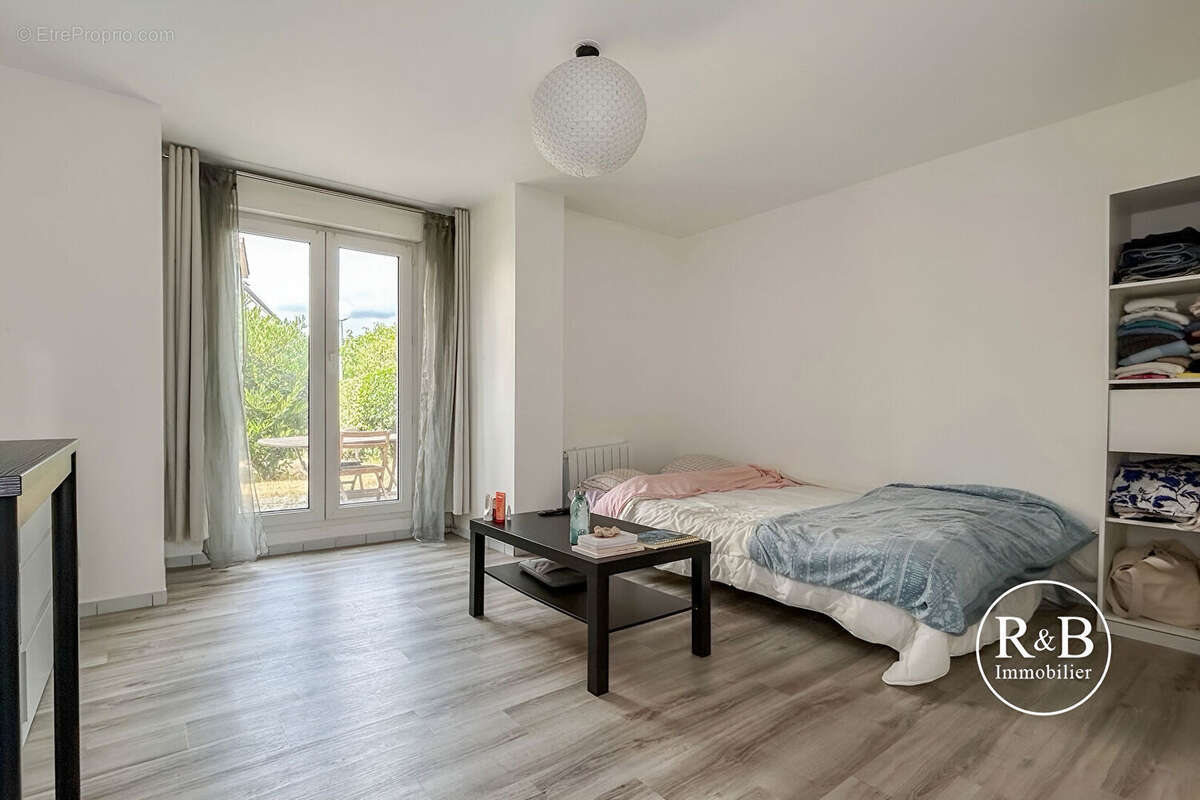 Appartement à LES CLAYES-SOUS-BOIS