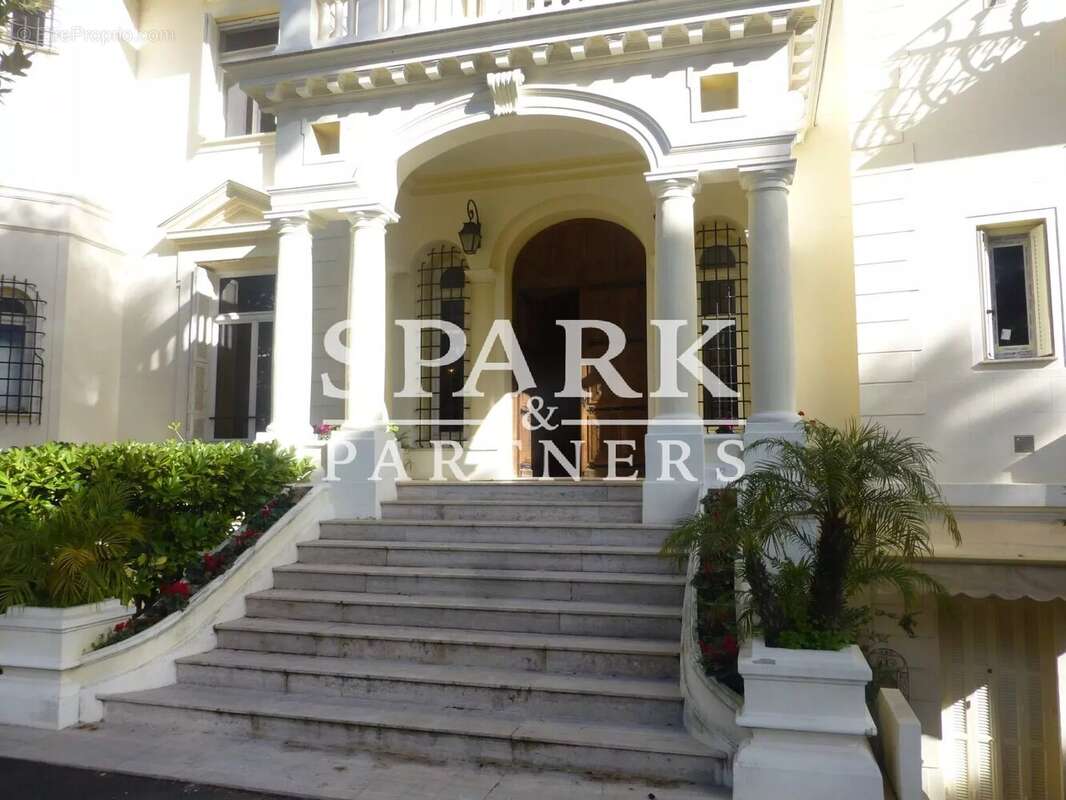 Appartement à ROQUEBRUNE-CAP-MARTIN