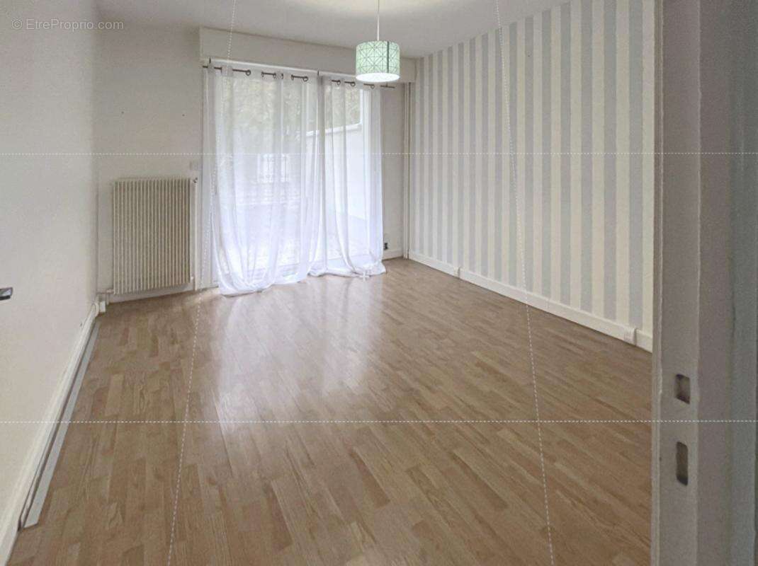 Appartement à SAINT-MAUR-DES-FOSSES