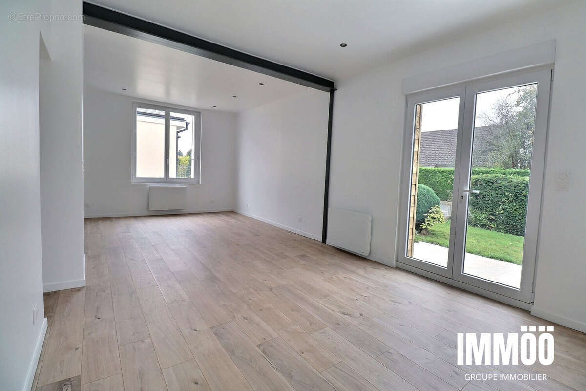 Salon / séjour - Maison à LE MESNIL-ESNARD