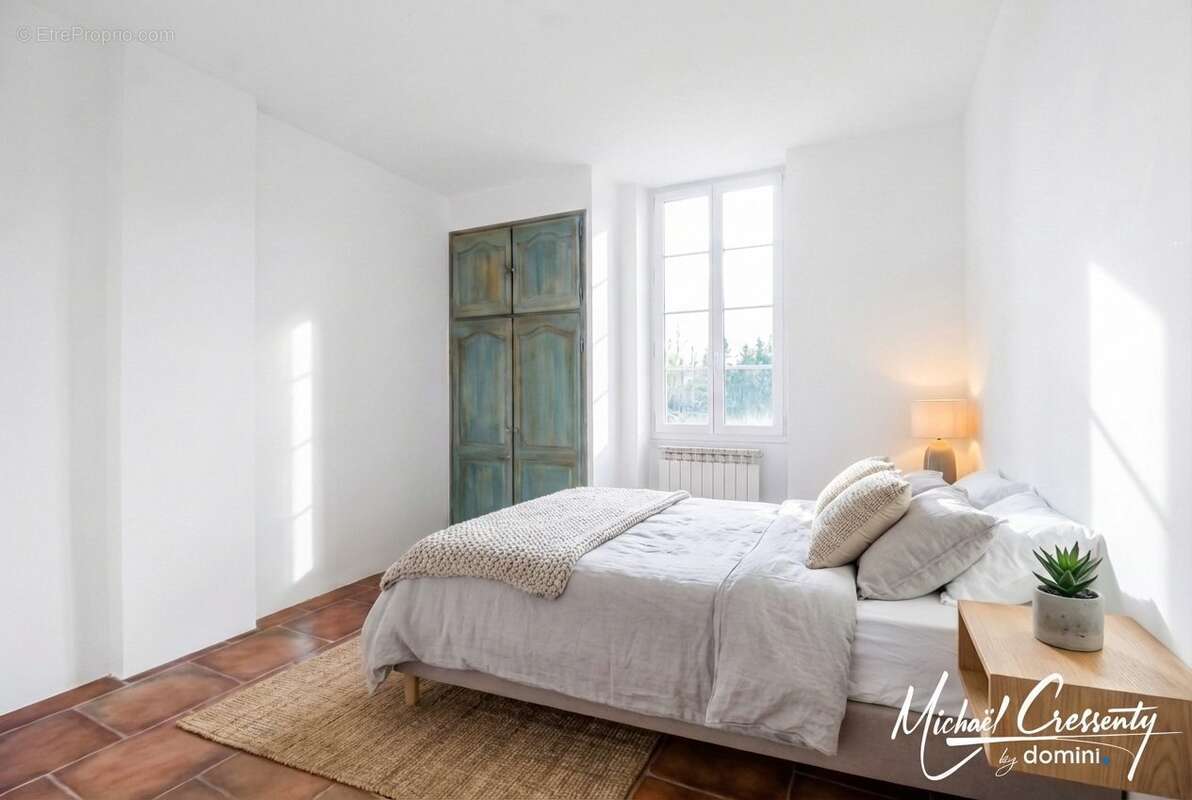 Chambre avec home staging - Maison à ALLEINS