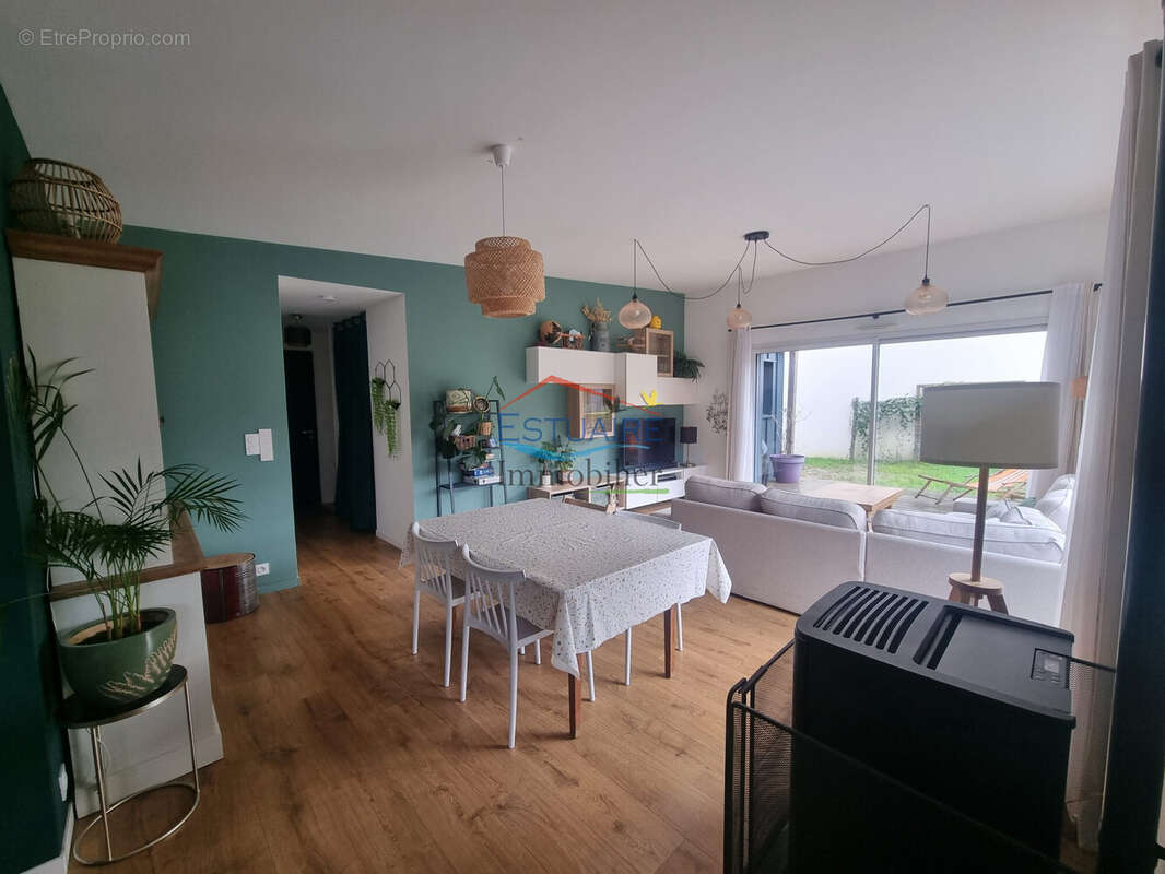 Maison à SAINT-ETIENNE-DE-MONTLUC