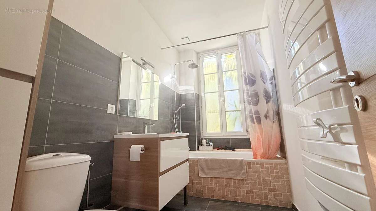 Appartement à POURRIERES