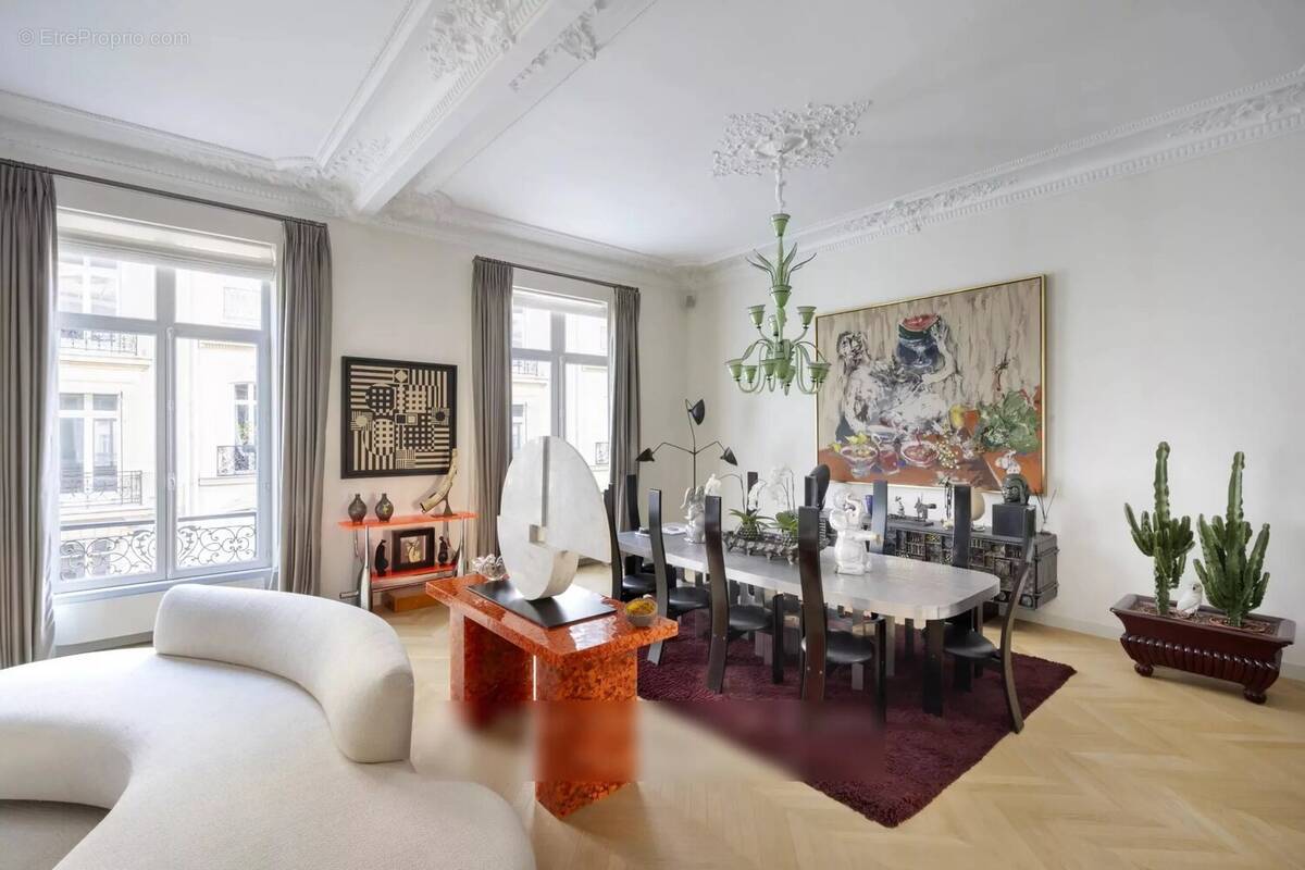 Appartement à PARIS-8E