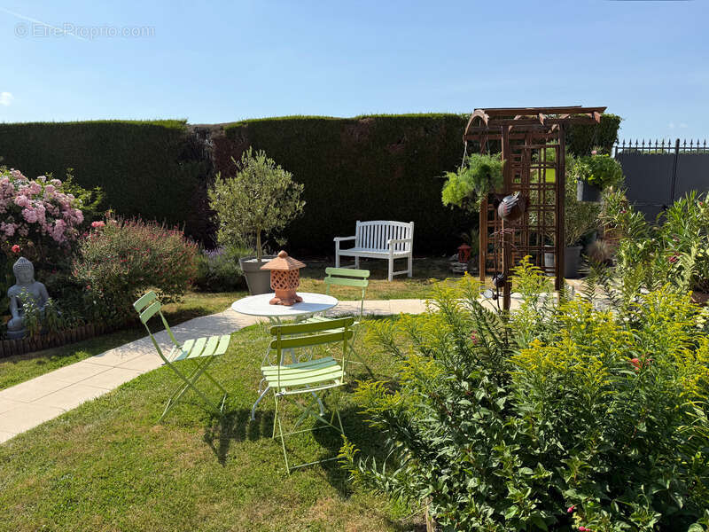 Maison à MERU