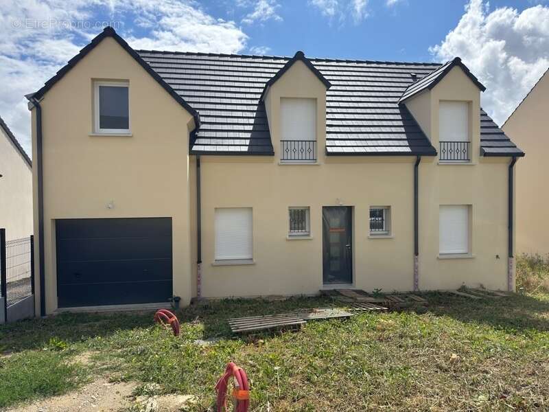 Maison à SAINT-SYMPHORIEN-LE-CHATEAU