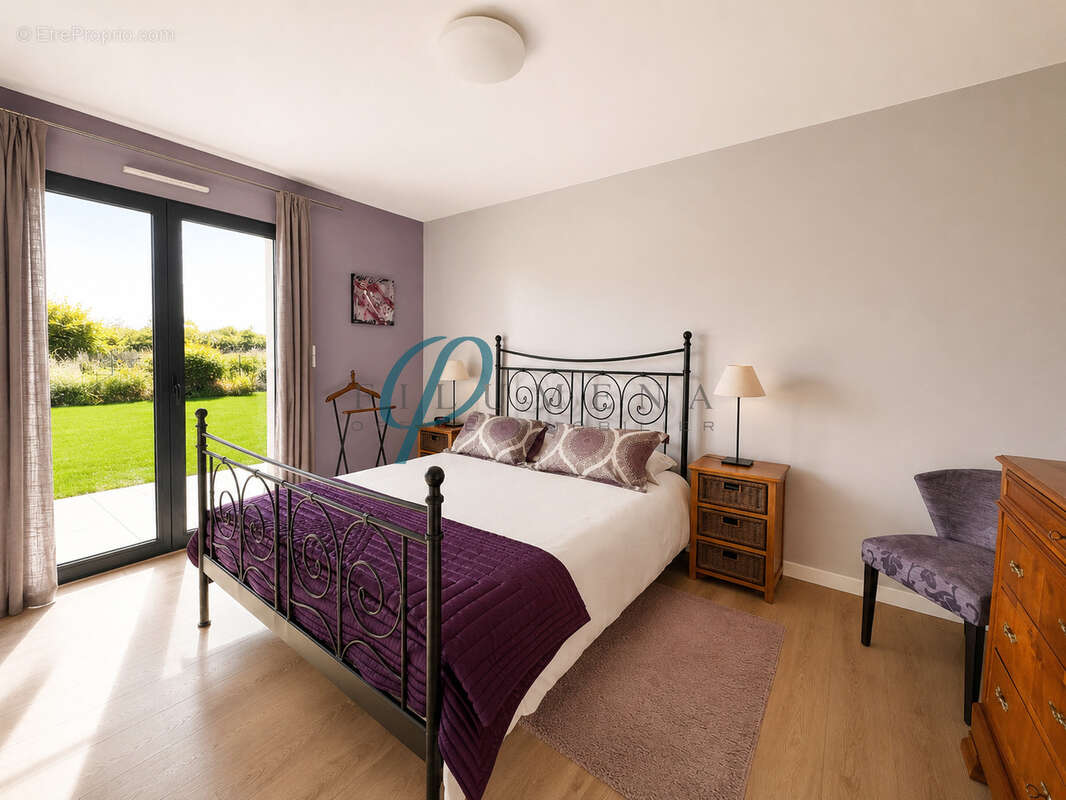 À VENDRE Maison contemporaine de160 m2, Terrain +1500 m2, Calme absolu et vue dégagée, garage. - photo 7