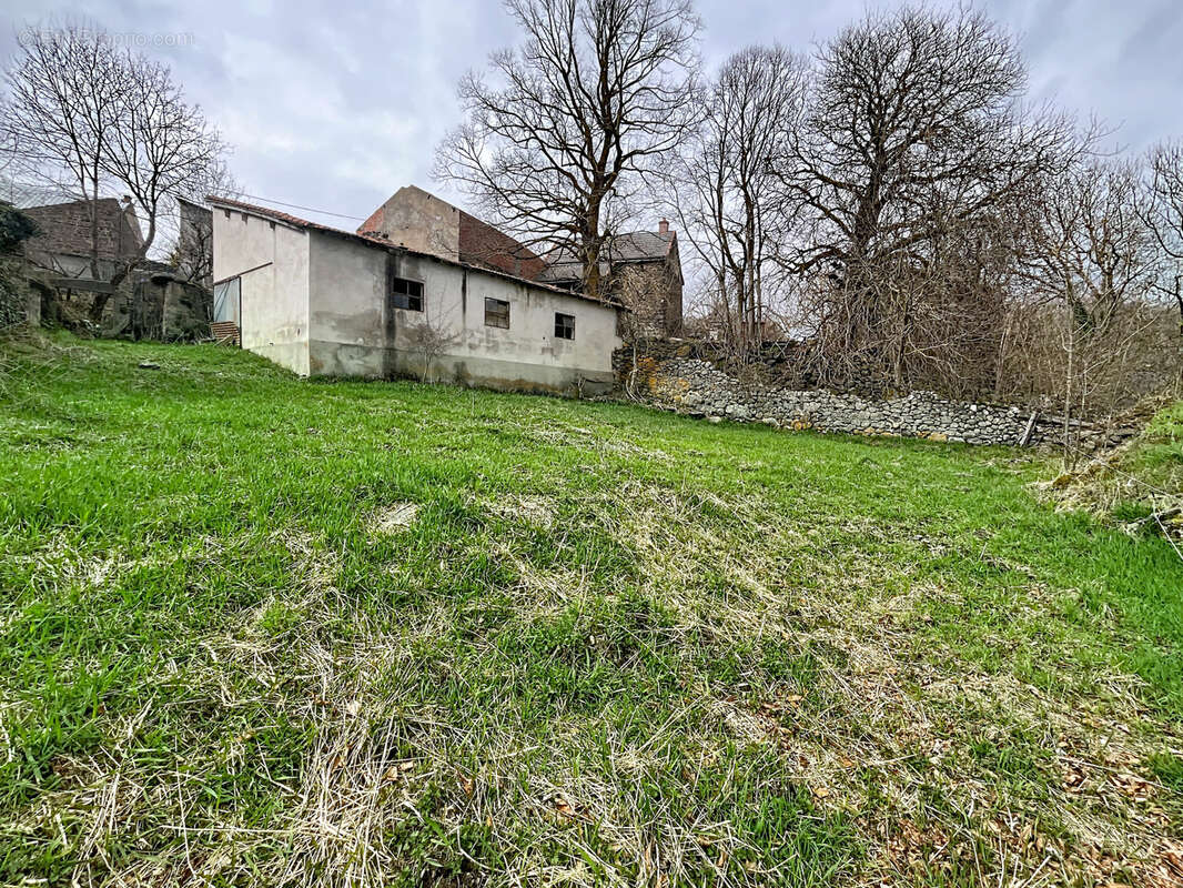 DAUZAT-SUR-VODABLE   Un ensemble de caractère à réinventer sur une parcelle de 1.680m2 - photo 6